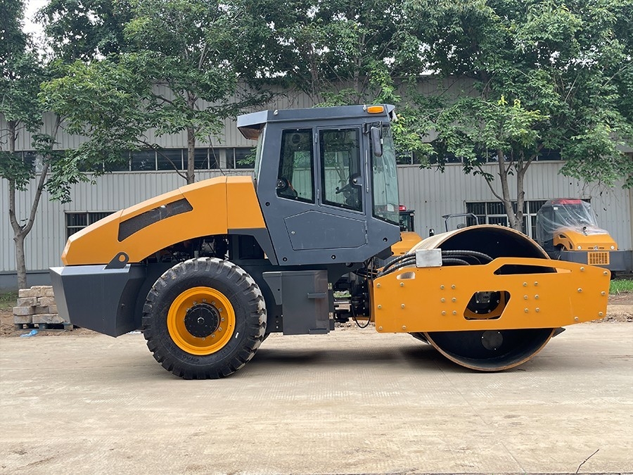 新款12噸前鋼后輪胎座駕壓路機BM12S